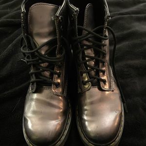 Women’s size 7 gunmetal grey metallic doc martens